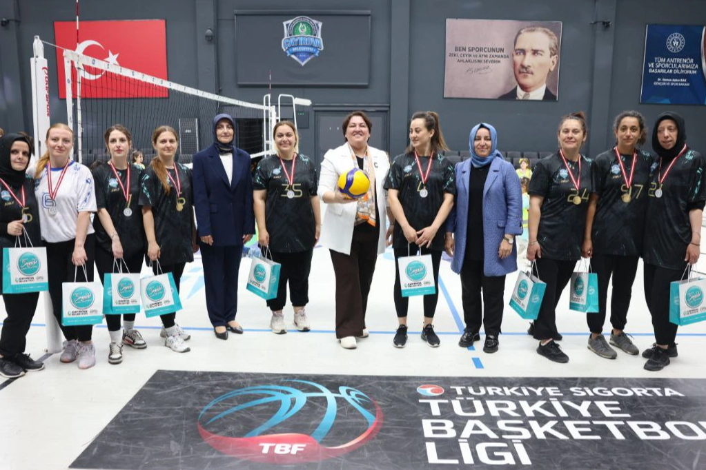 Çayırova’da Kadınlar Voleybol Maçıyla Coştu!