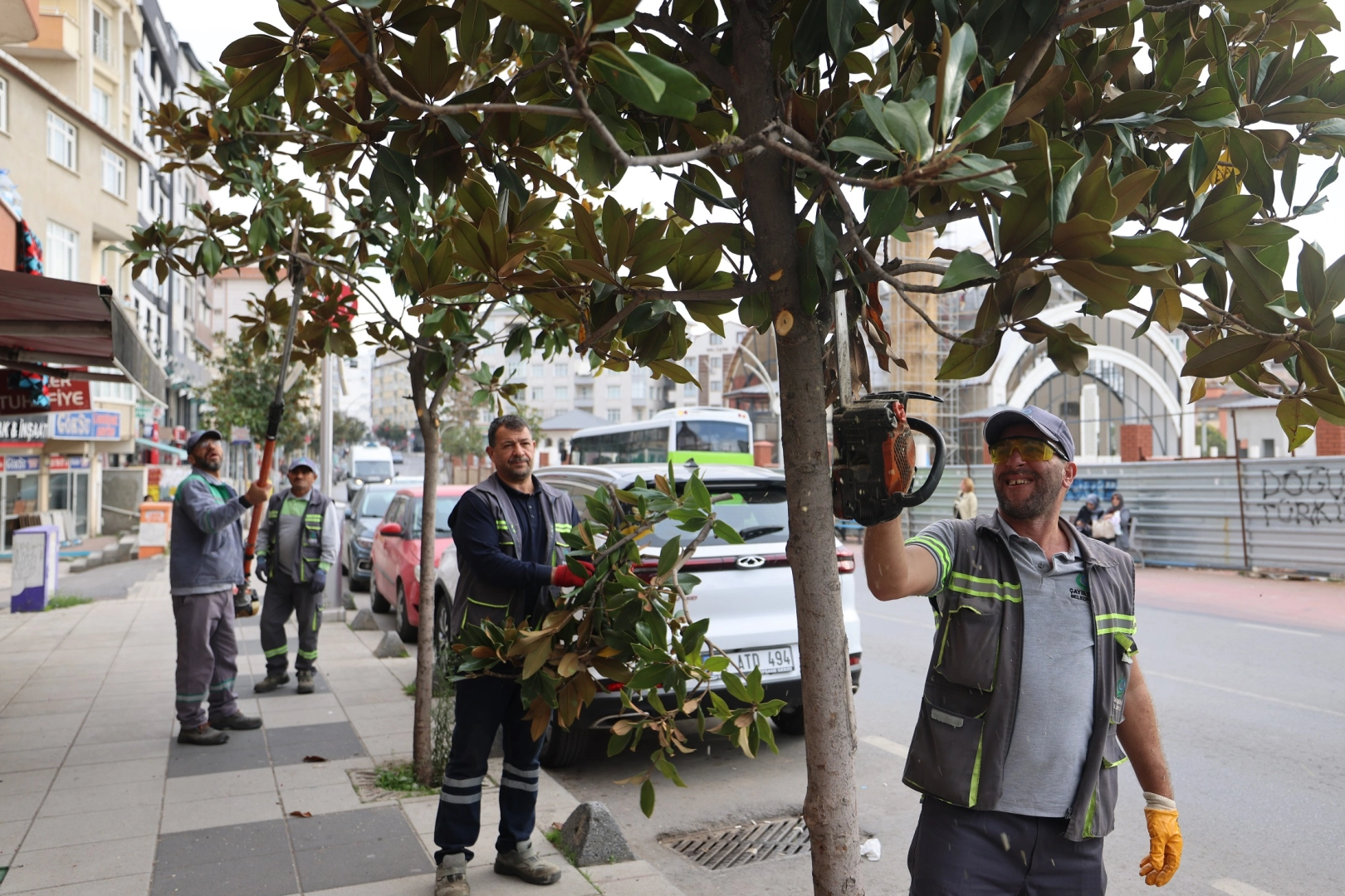 Çayırova’da Mevsimlik Budama Çalışmaları Başladı!