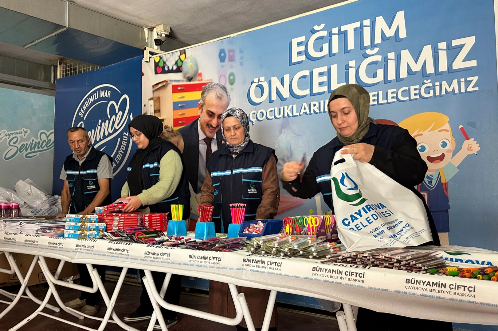 Çayırova’dan İhtiyaç Sahibi Öğrencilere Kırtasiye Desteği