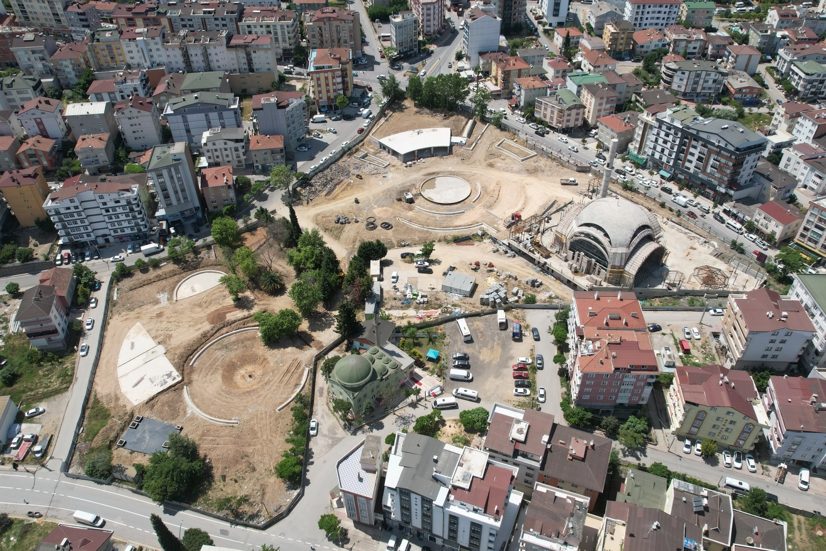 Çayırova Kent Meydanı’nda Çalışmalar Hızla Devam Ediyor