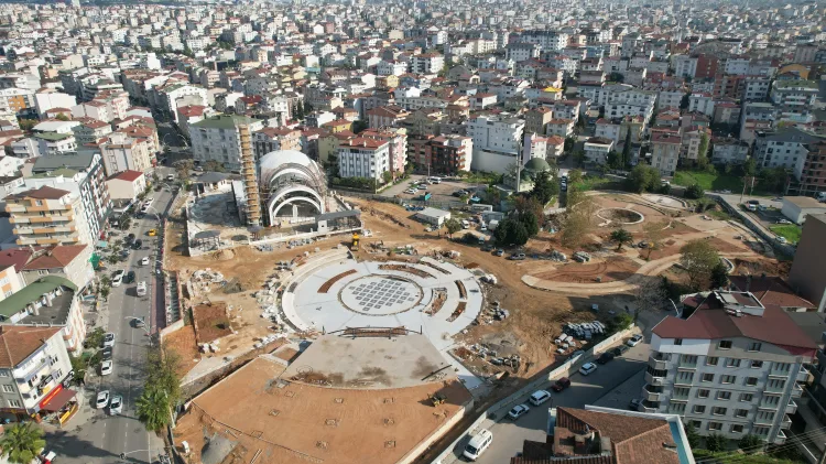 Çayırova Kent Meydanı’nda Çalışmalar Hızla Devam Ediyor