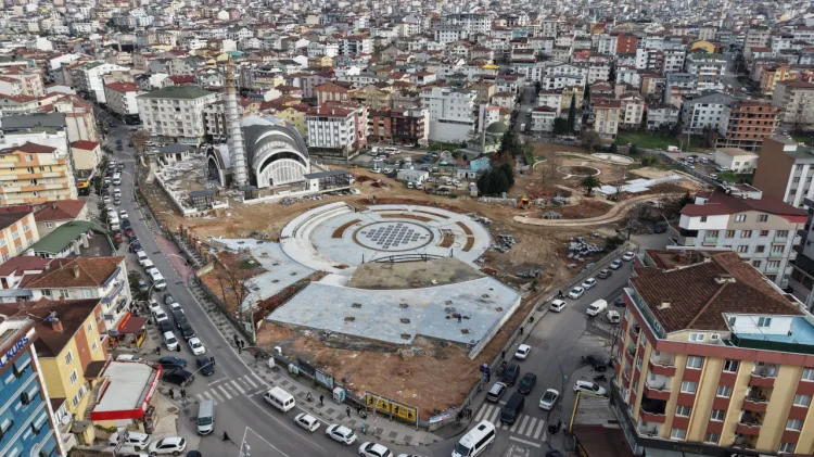 Çayırova Kent Meydanı’nda Çalışmalar Tüm Hızıyla Devam Ediyor
