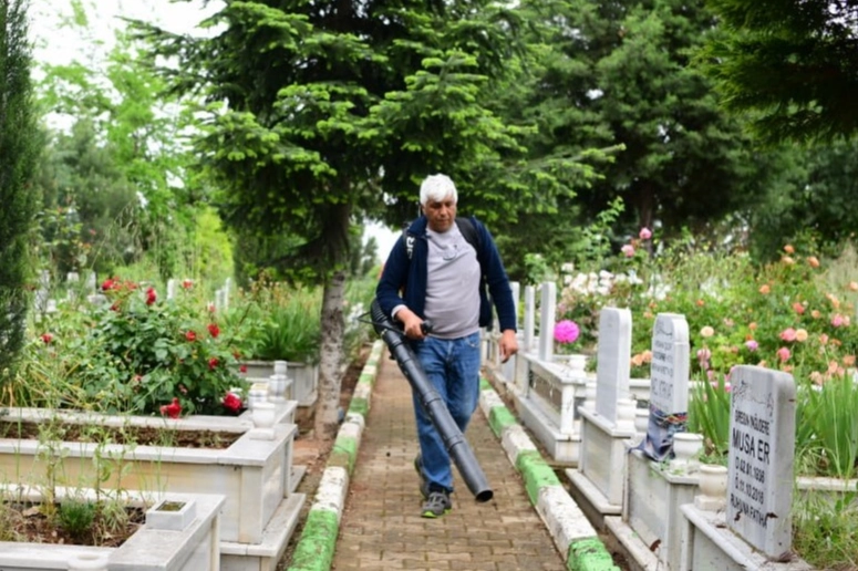 Çayırova Mezarlıkları Bayram İçin Yenilendi