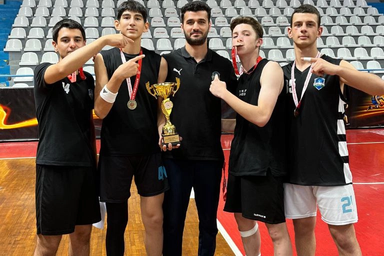 Çayırova’nın Genç Basketbolcuları İl Şampiyonu!
