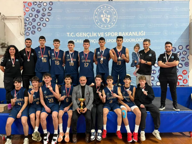 Çayırova U-18 Basketbol Takımı Şampiyona Yolunda!