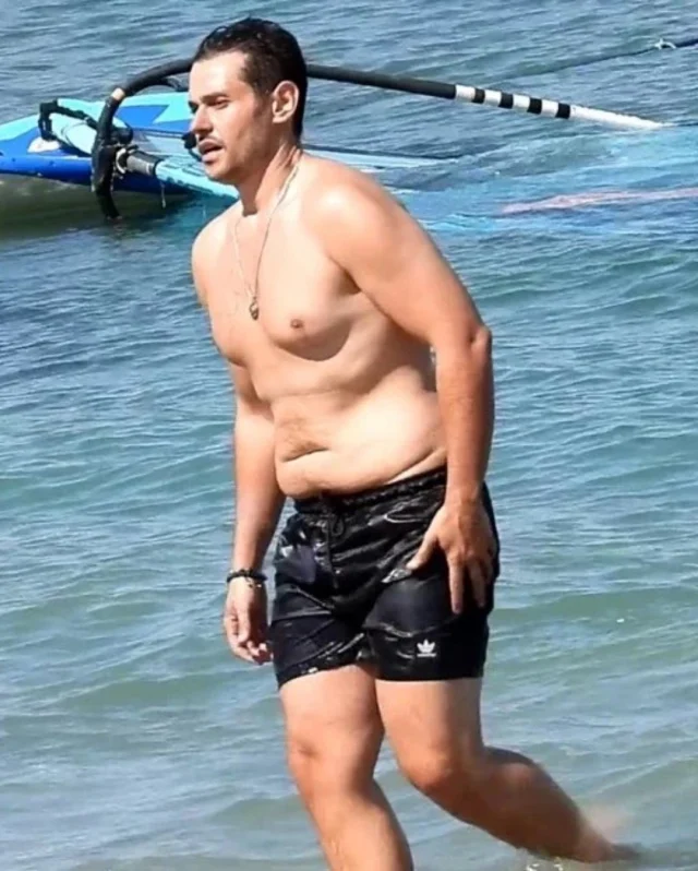 Cem Belevi Tatilde Çekilen Fotoğrafın Ardından Diyete ve Spora Başladı