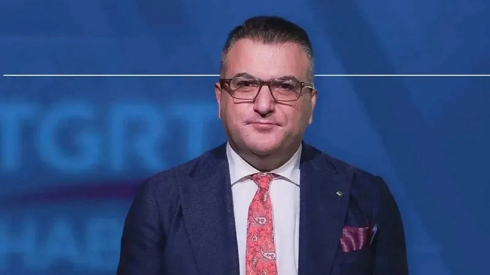 Cem Küçük Gözaltında: Yandaş Kurban Mı?
