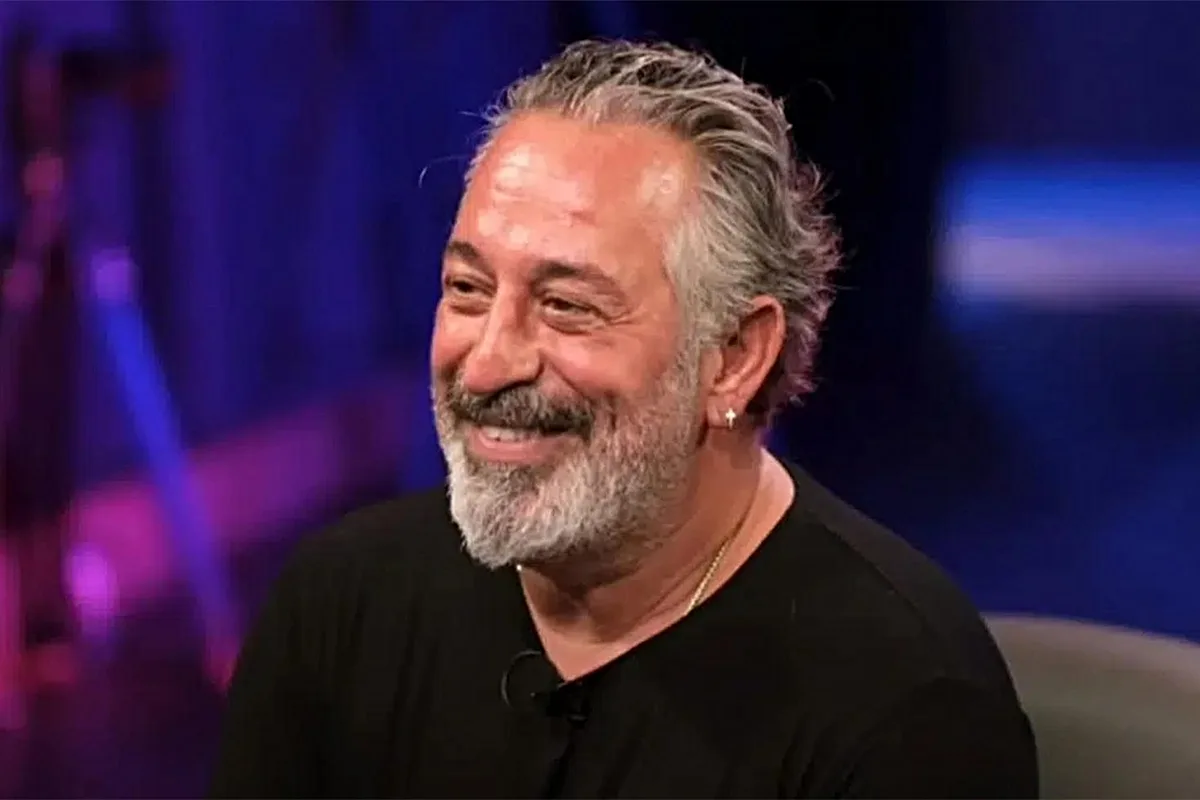 Cem Yılmaz Bu Defa Bastonsuz Oğlu Kemal ile Alışverişte Görüntülendi