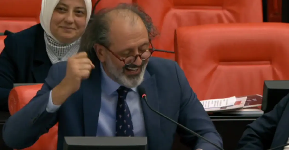Cemil Tugay ın ardından AK Partili Hacıoğulları İzmir Marşı nı mırıldandı 2