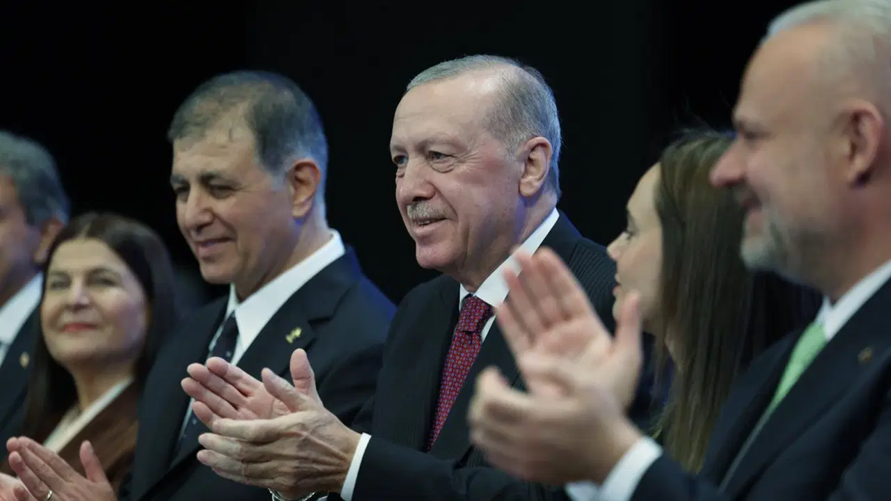 Cemil Tugay AKP’ye katıldı, ilk adımını attı!