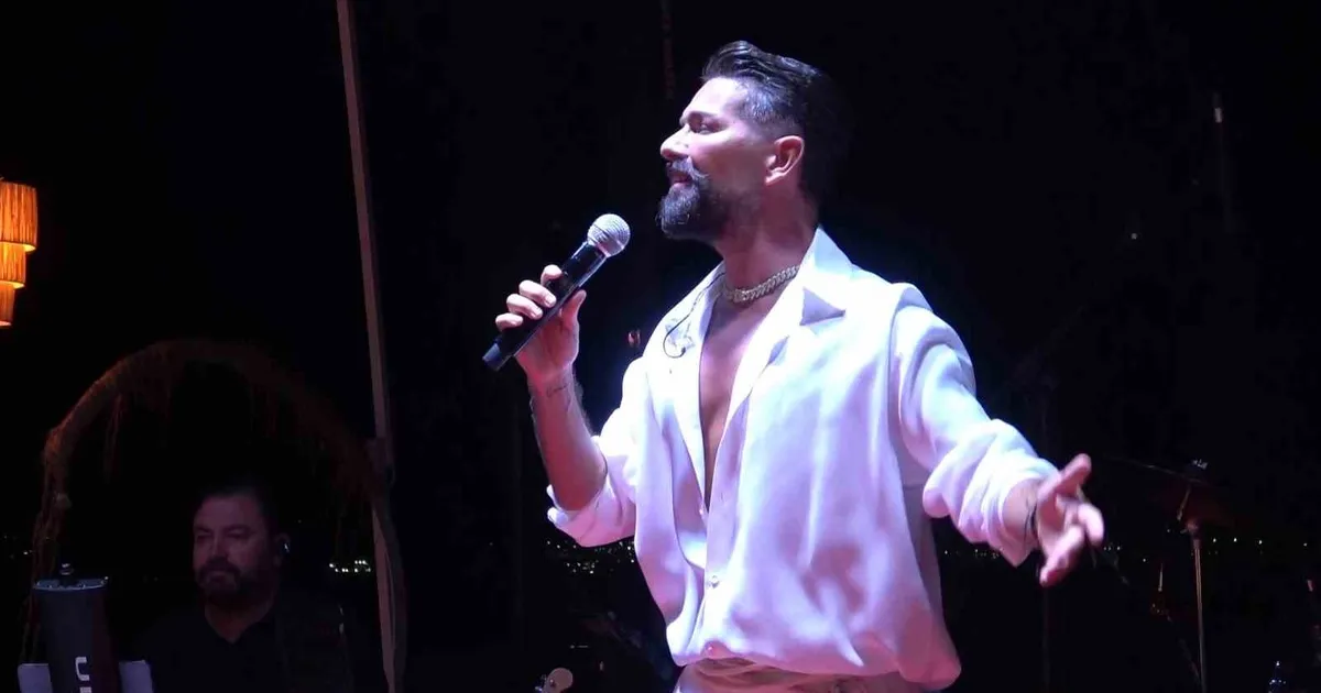 Çevik, Coşkulu Konserle Hayranlarını Büyüledi!