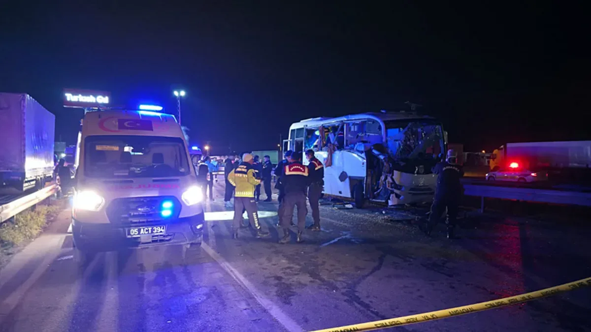 Cezaevi Nakil Aracı Kazada 23 Kişi Yaralandı!