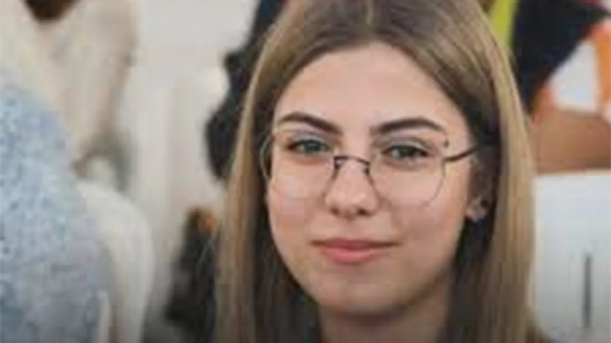 Esila Ayık