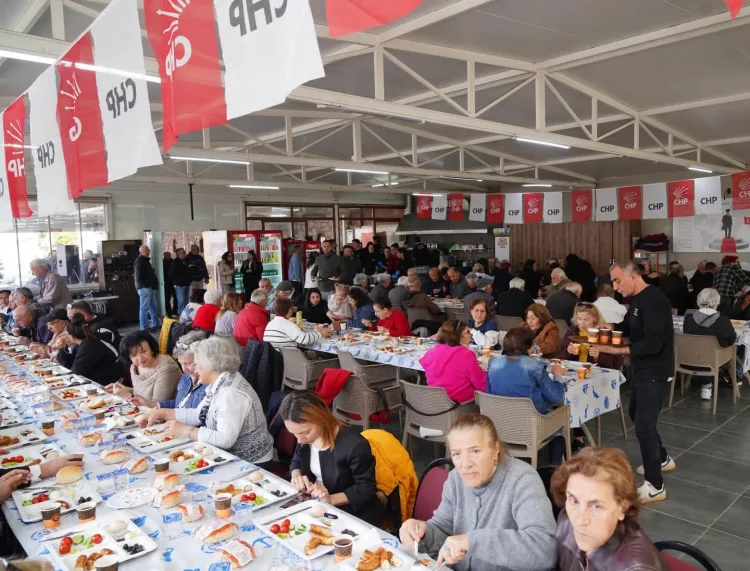 CHP Ayvalık’ta Aile Kahvaltısı ile Dayanışma