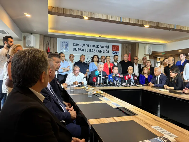 CHP Bursa’da Hukuk Dışı Girişimlere Karşı Dimdik