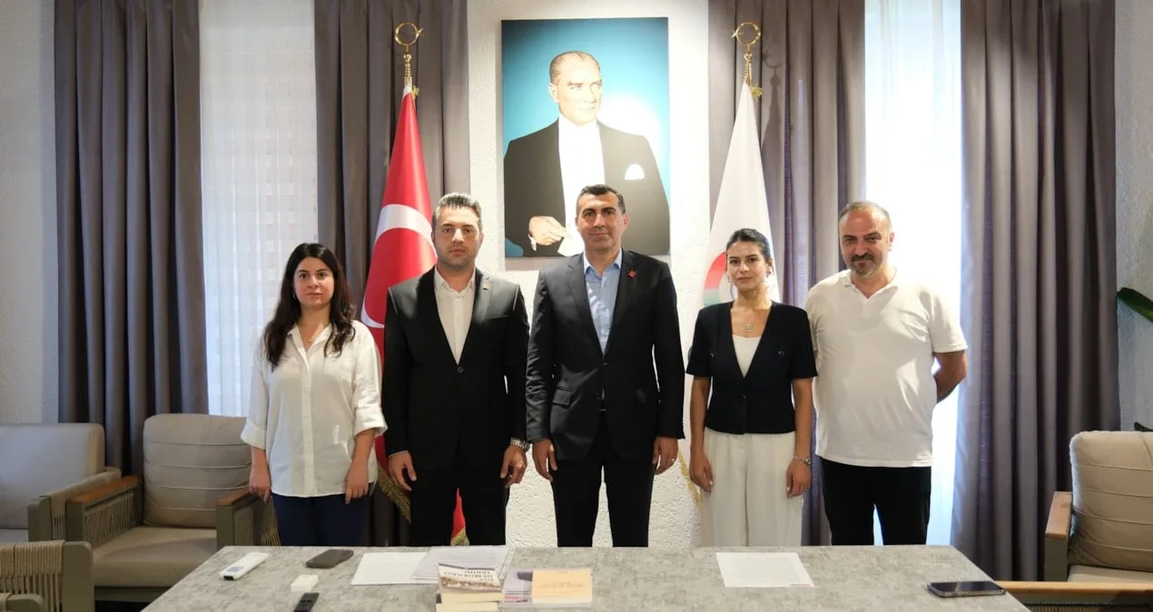 CHP’de Başkan Değişimi: Kadir Aydar’a Destek!