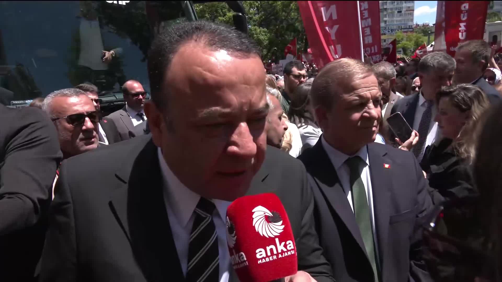 CHP’de Bayram Coşkusu: Genel Başkan Özgür Özel