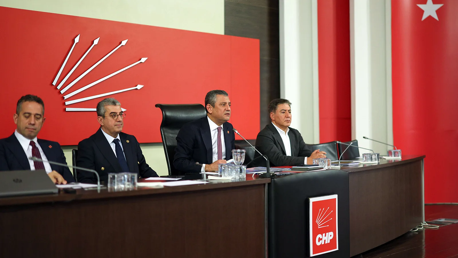 CHP’de Beyaz Sayfa: Seçmenle Normalleşme Dönemi