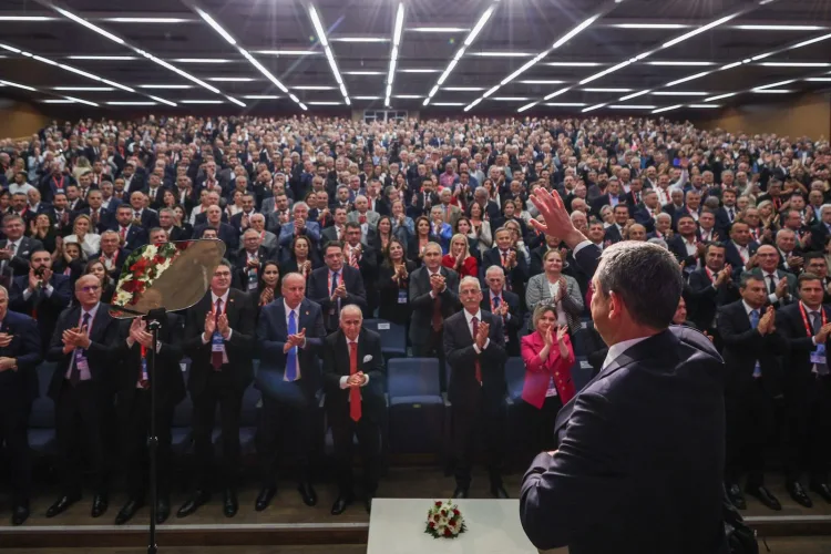 CHP’de Birlik Mesajı: Özgür Özel Yeniden Seçildi