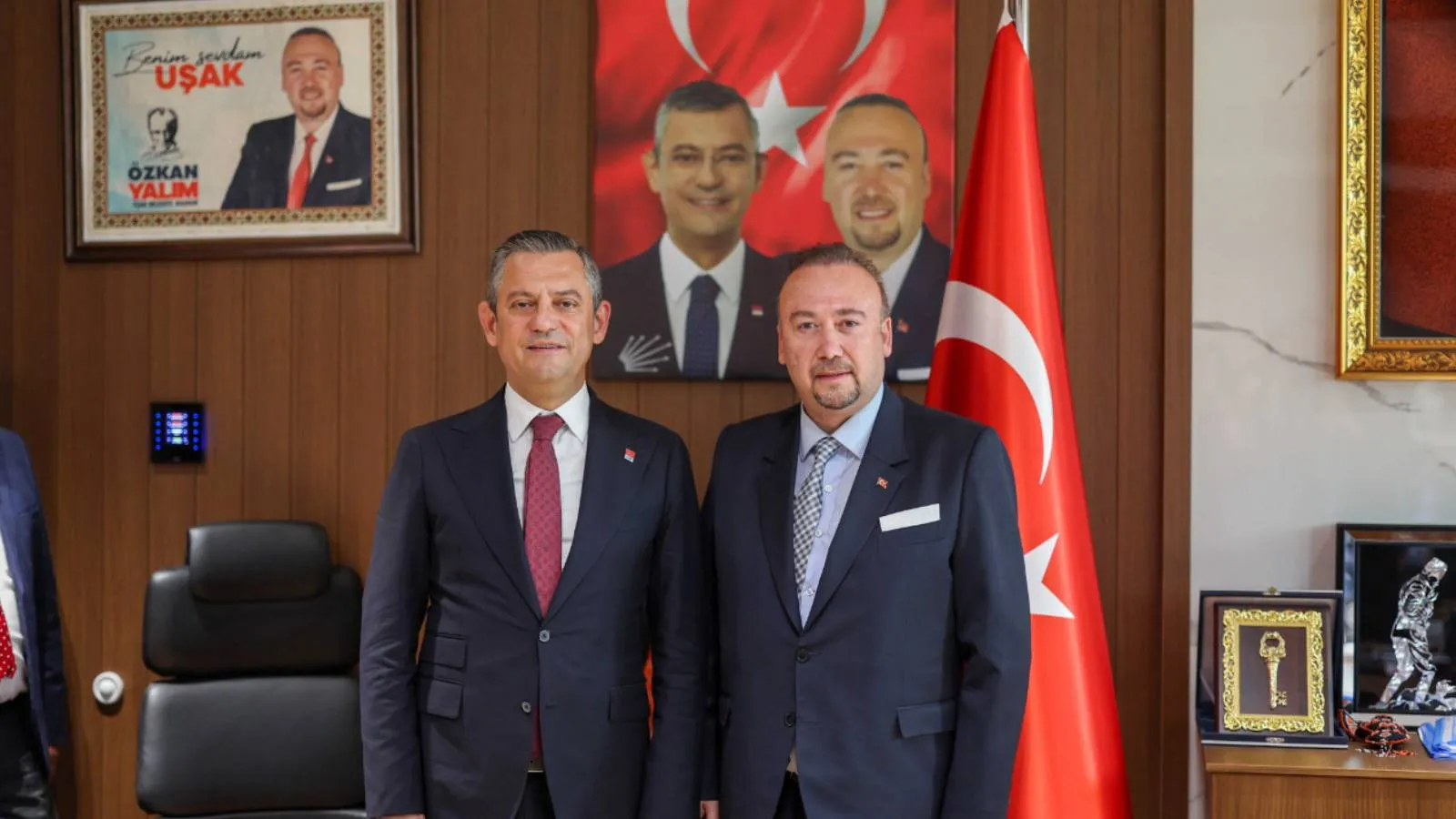 CHP’de Gizli Yazışma İddiaları Gündemde!