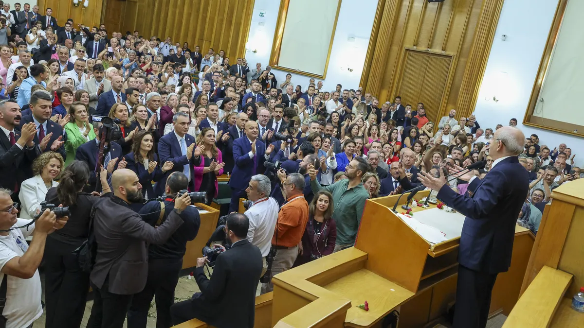 CHP’de Gövde Gösterisi: Kılıçdaroğlu Topluyor!