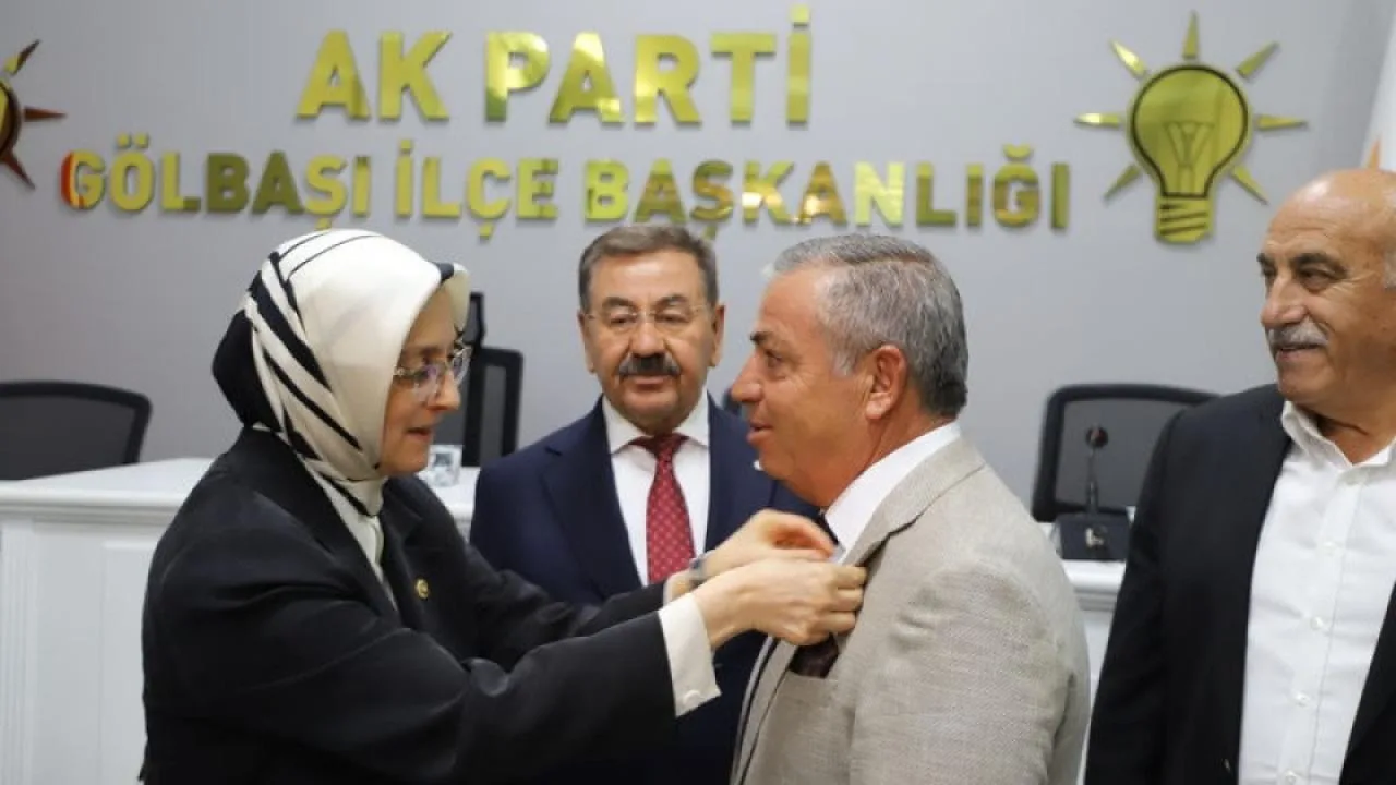 CHP’de İstifa Depremi: 6 Üye AK Parti’ye Katıldı