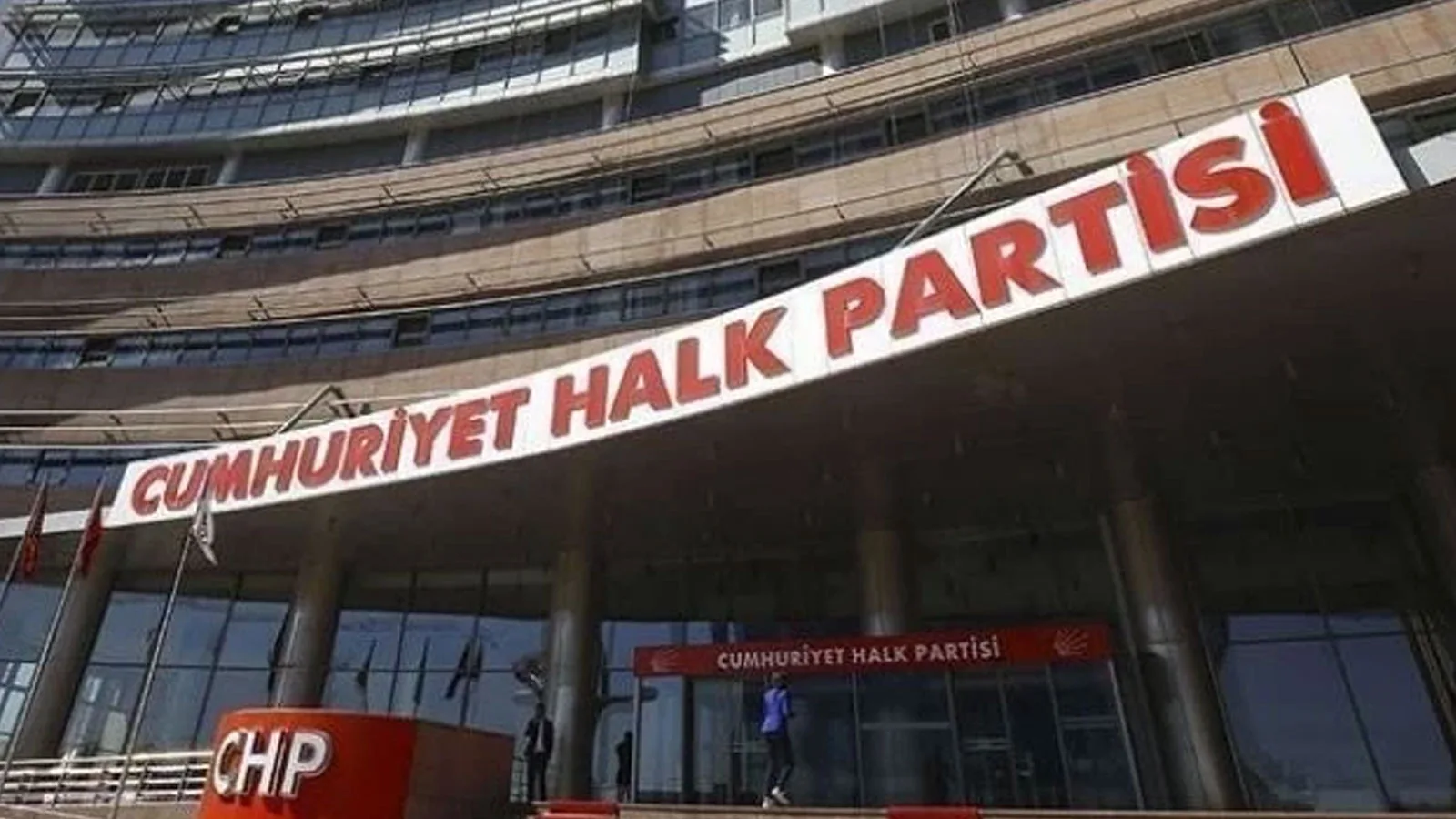 CHP’de İstifa Depremi: Baskılar İddia Ediliyor!