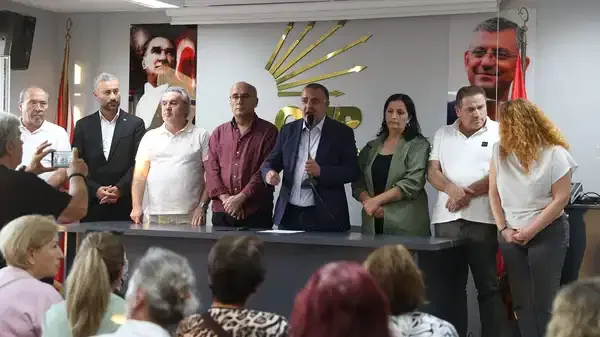 CHP’de İstifa Depremi: Üç Meclis Üyesi Ayrıldı!