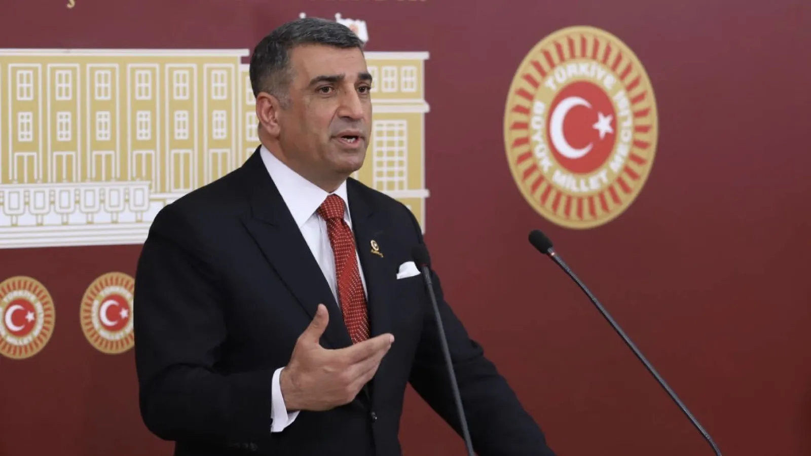 CHP’de Kalma Gerekçesi: İlkesel Değerler