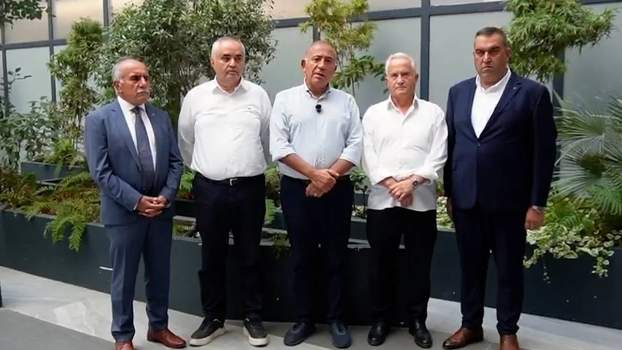 CHP’de Kayyım Tartışmaları: Müjdat Gürbüz Çekildi!