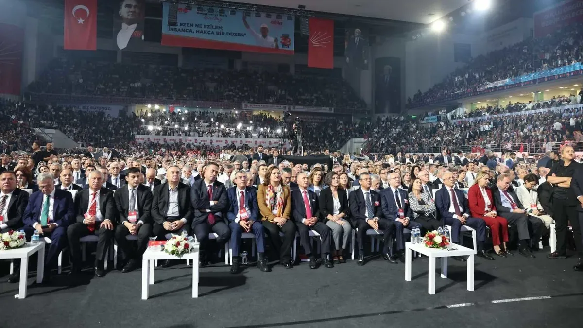 CHP’de Kıyım Yılı: Özgür Özel’den Sert Mesaj!