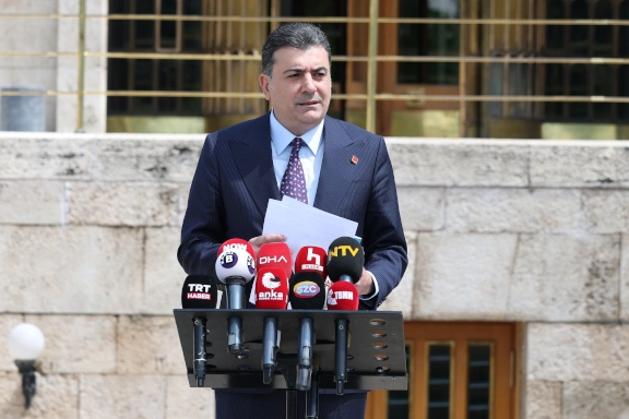 CHP’de Kriz: Zeynel Emre Kurultay Çağrısı Yaptı!