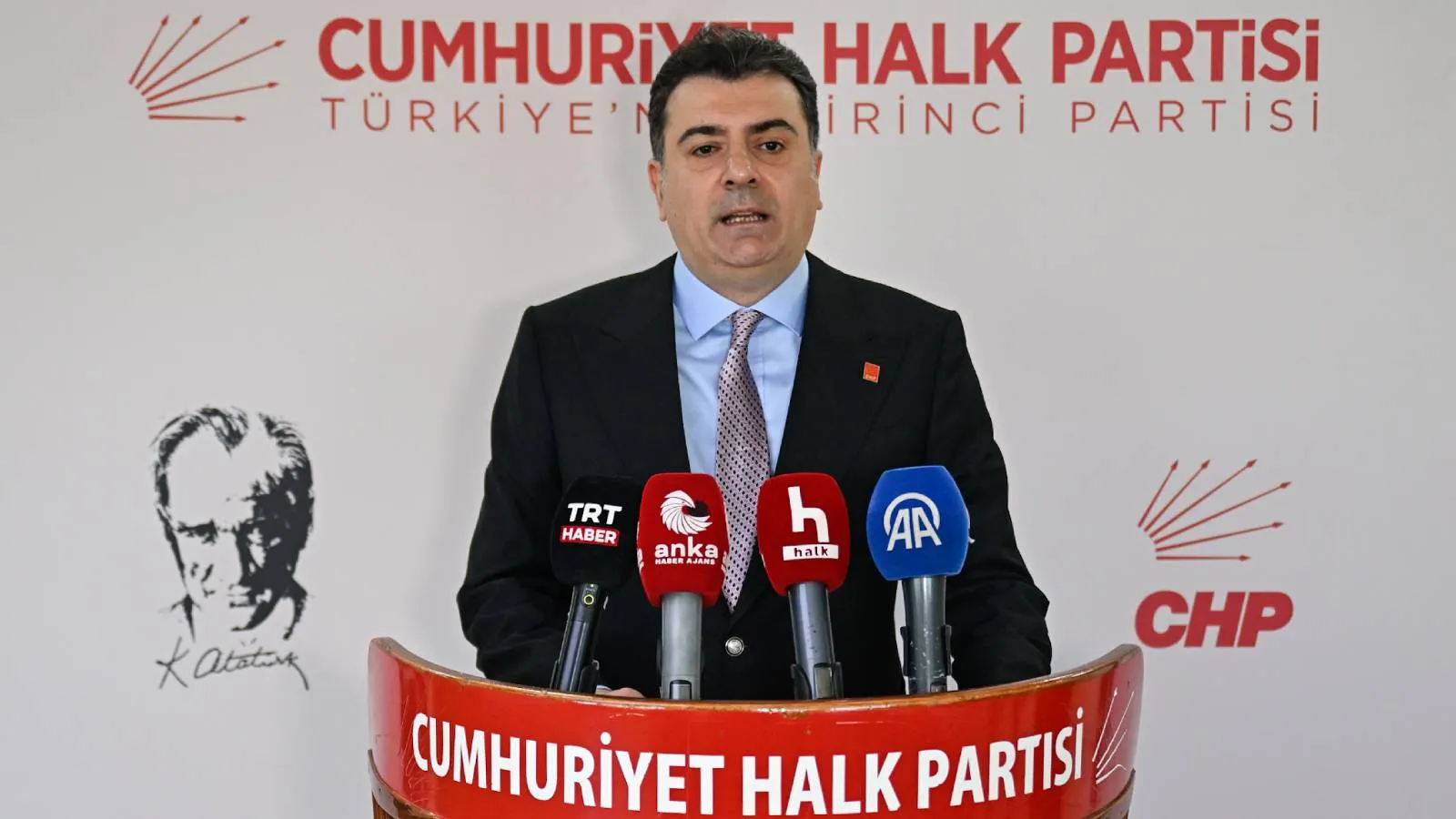 CHP’de Kurultay Krizi: Seçim için Zaman Daralıyor!