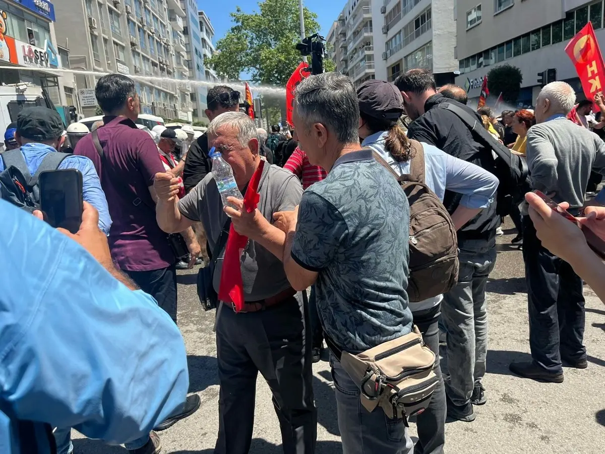 Gergin mitingde Özgür Özel den Kılıçdaroğlu'na