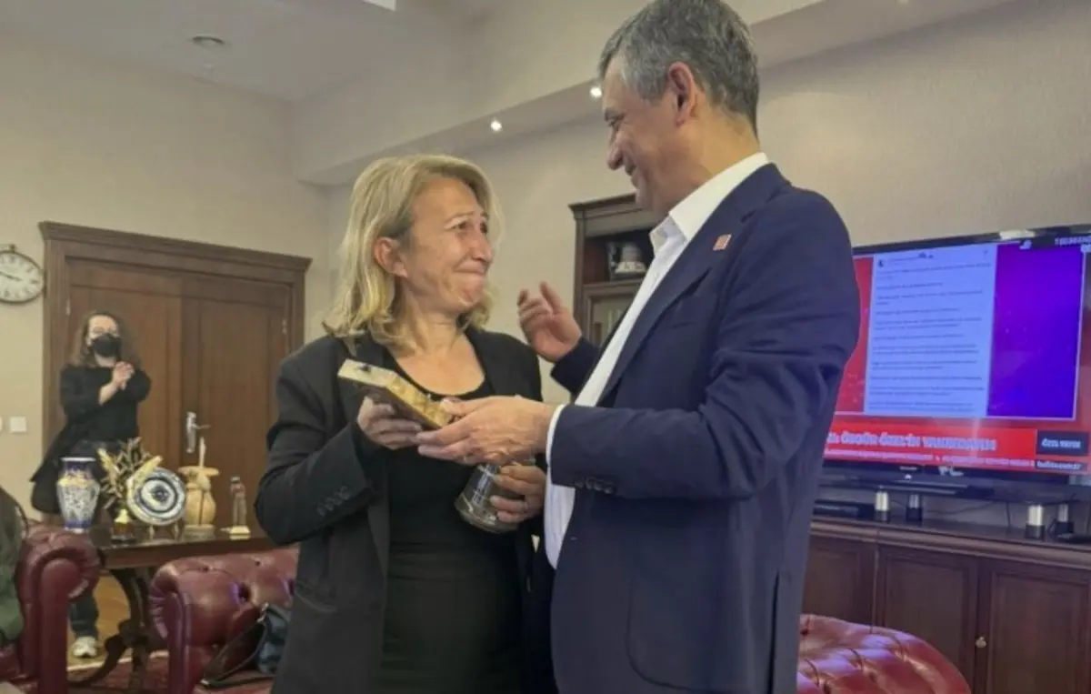 Özgür Özel, Genel Başkanlık mührünü böyle verdi! 2