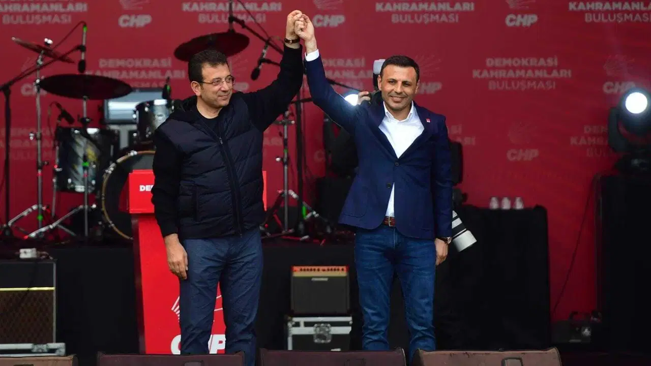 CHP’de Olağanüstü Kongre: Özgür Çelik Yeniden Seçildi!