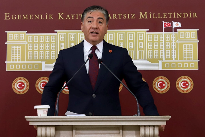 CHP’de Olağanüstü Kurultay İçin 900 İmza Toplandı!