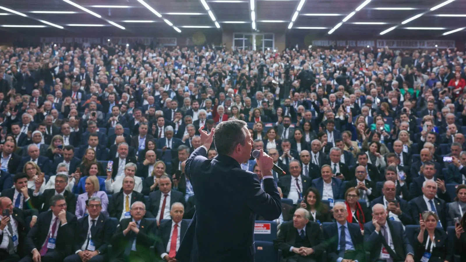CHP’de Olağanüstü Kurultay İçin İmza Toplandı