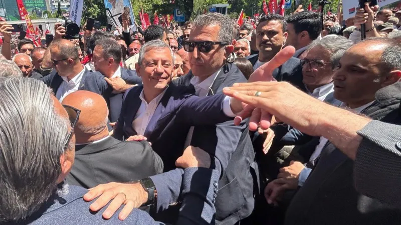 CHP’de Özgür Özel Rüzgarı: Güvenpark’ta Bayram
