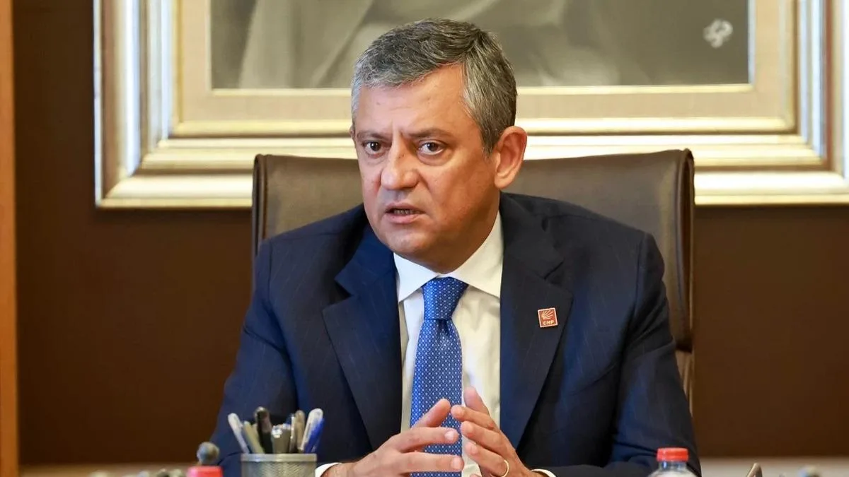 CHP’de Parti Mücadelesi: Özgür Özel ve Ekibi