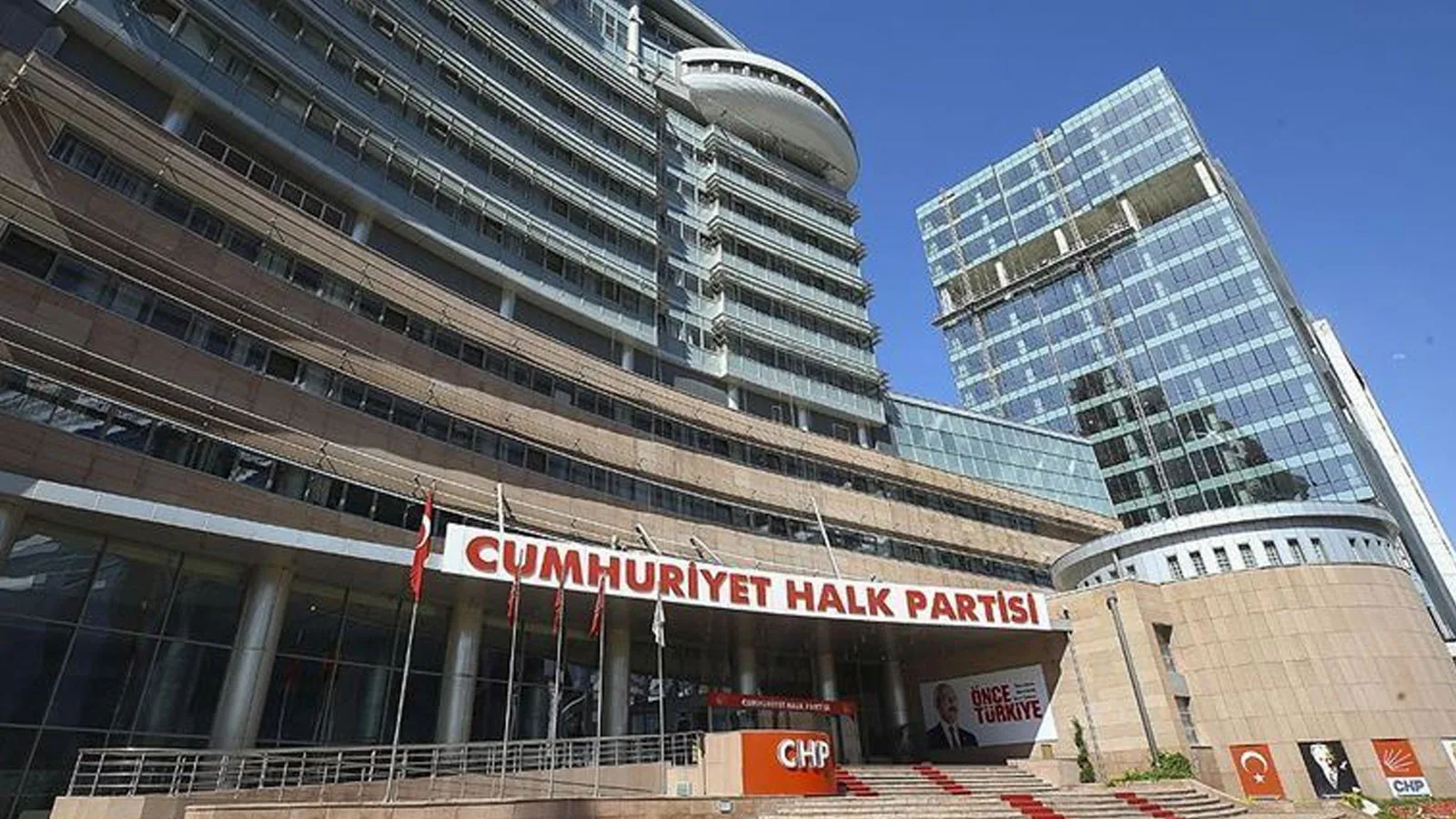 CHP’de Şok Gelişme: İki İlçe Başkanı Görevden Alındı