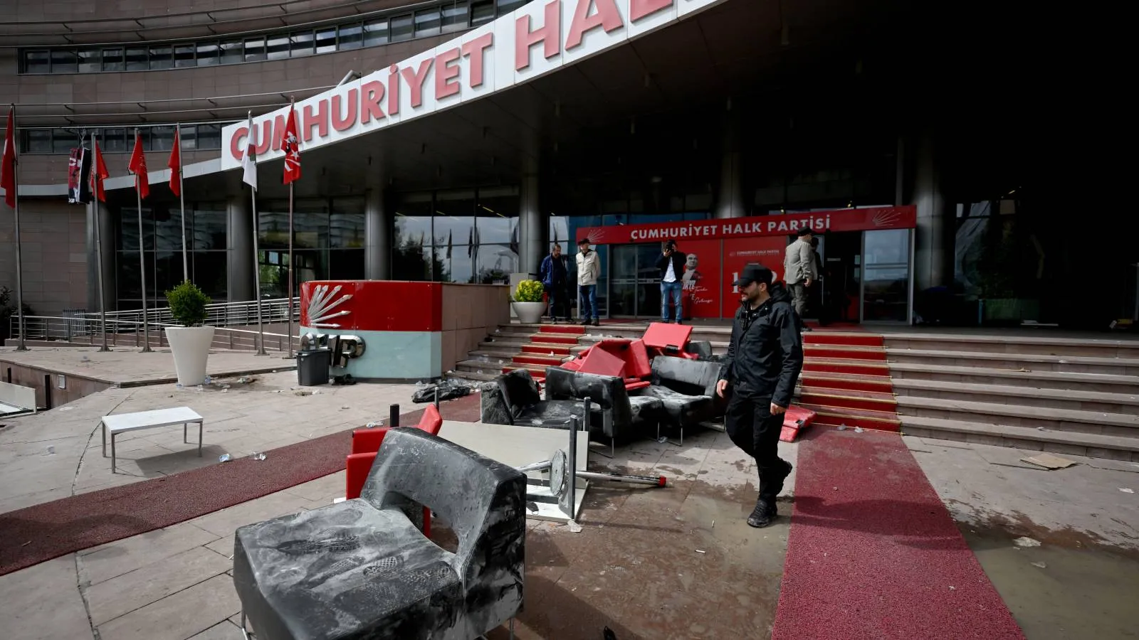 CHP’deki Kriz: İktidar Kuşatması ve Gelecek