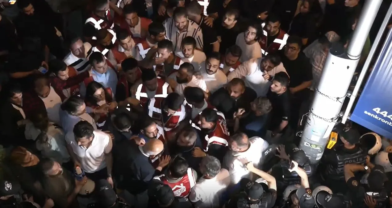 CHP’den Akit’e Protesto: Ahlak Sınırı Aşıldı!