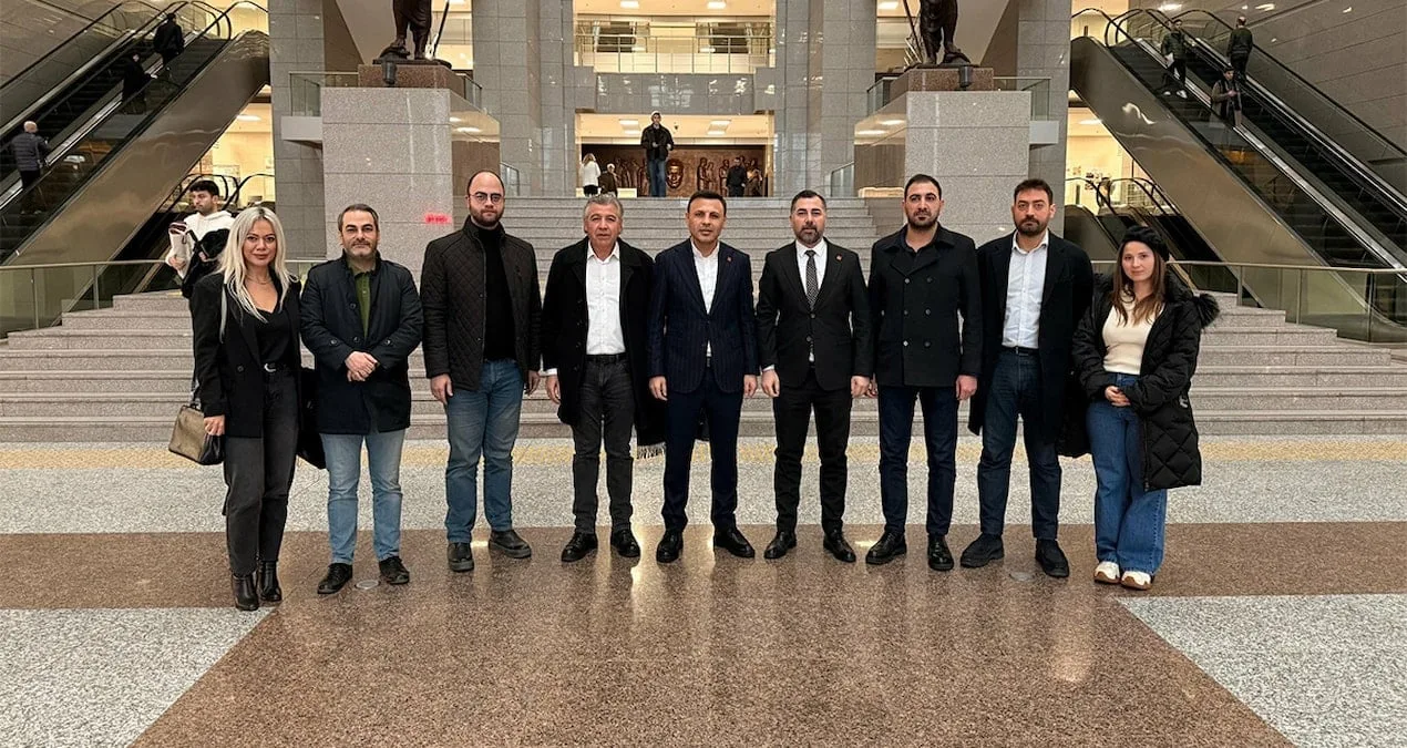 CHP’den AKP Afişlerine Suç Duyurusu!
