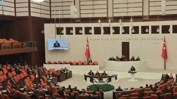 CHP’den AKP’ye Protesto: Toplantı Ara Verildi!