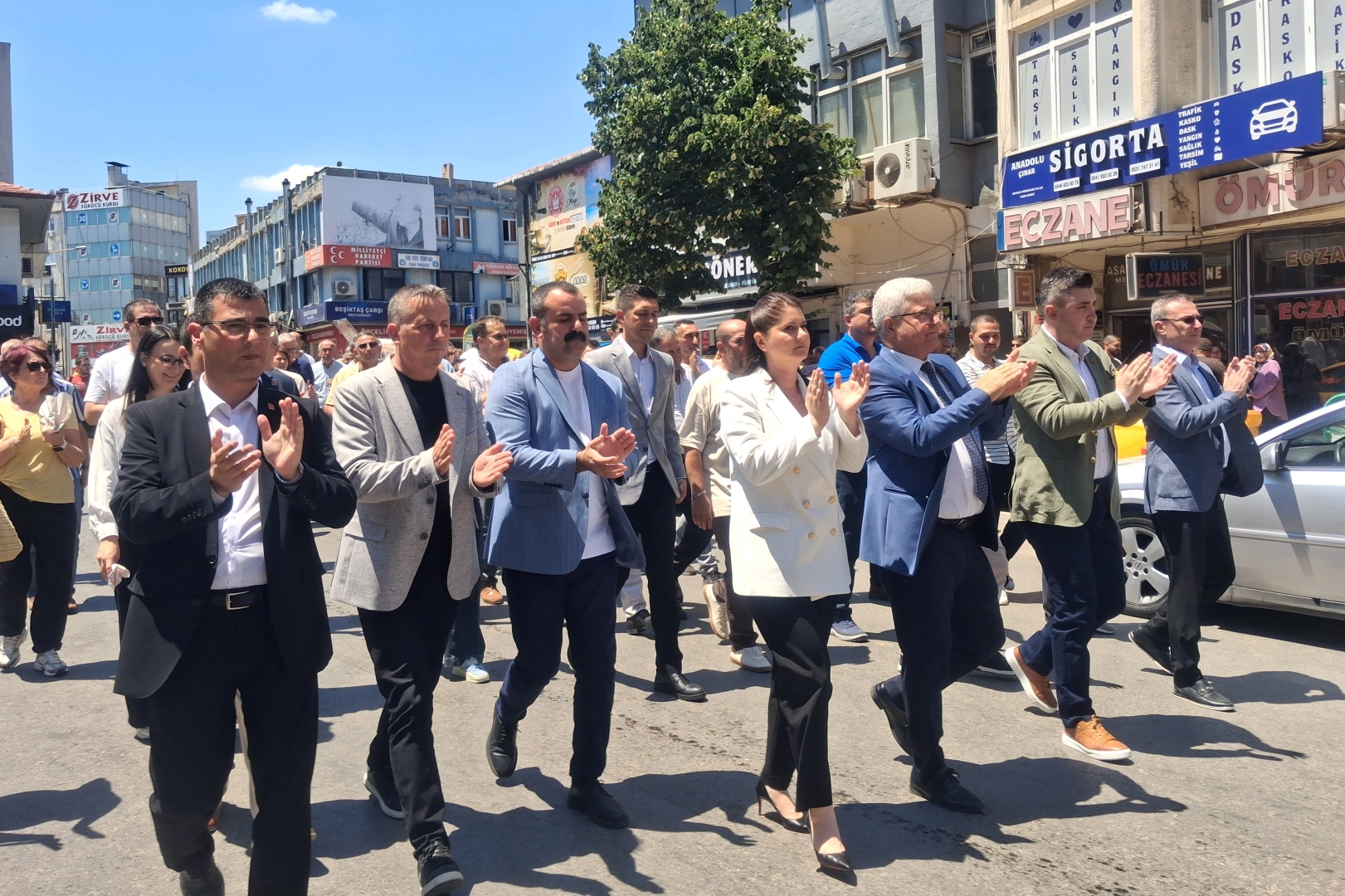 CHP’den İstifa Eden Özcan’a Sert Tepki Gösterildi