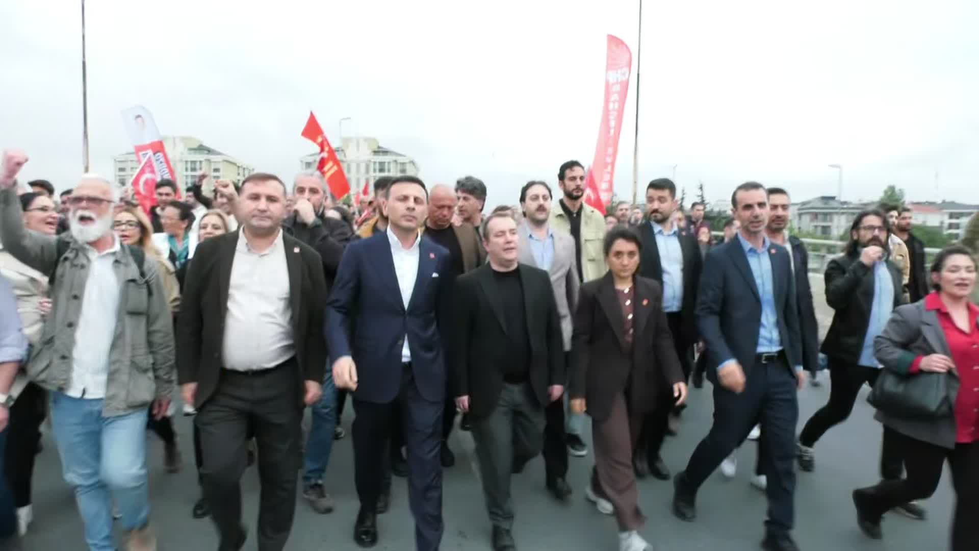 CHP’den Yürüyüş: ‘Demokrasi İçin Direniş’ Mesajı!