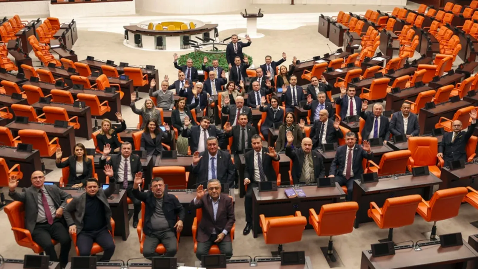CHP Emekliler İçin Nöbete Devam Dedi!