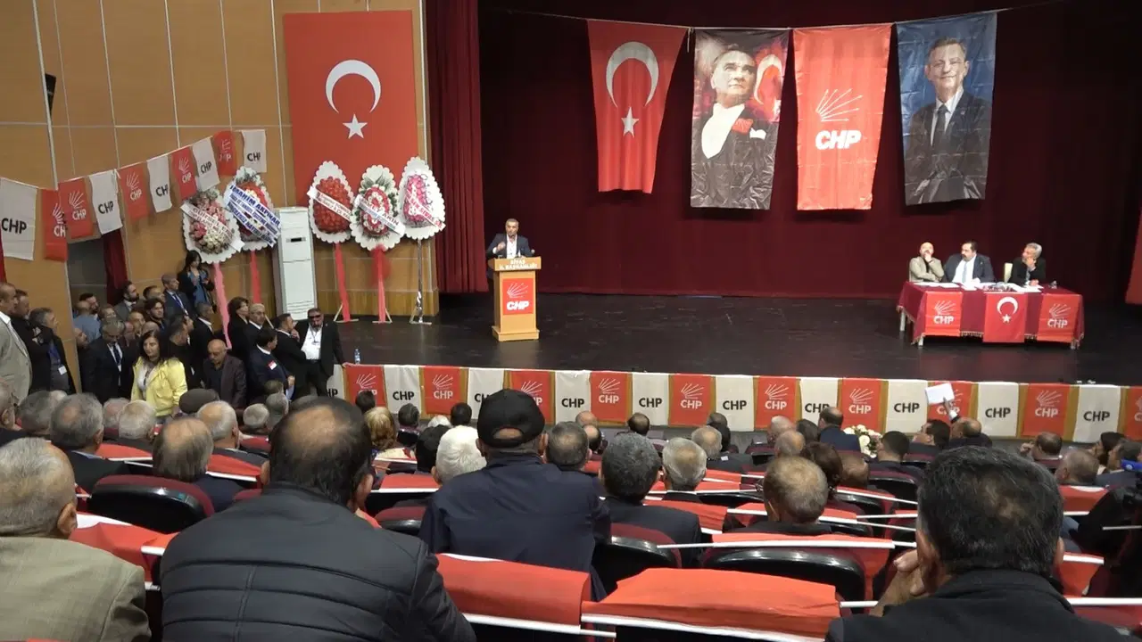 CHP Genel Kurulu’nda Gergin Anlar ve Eleştiriler