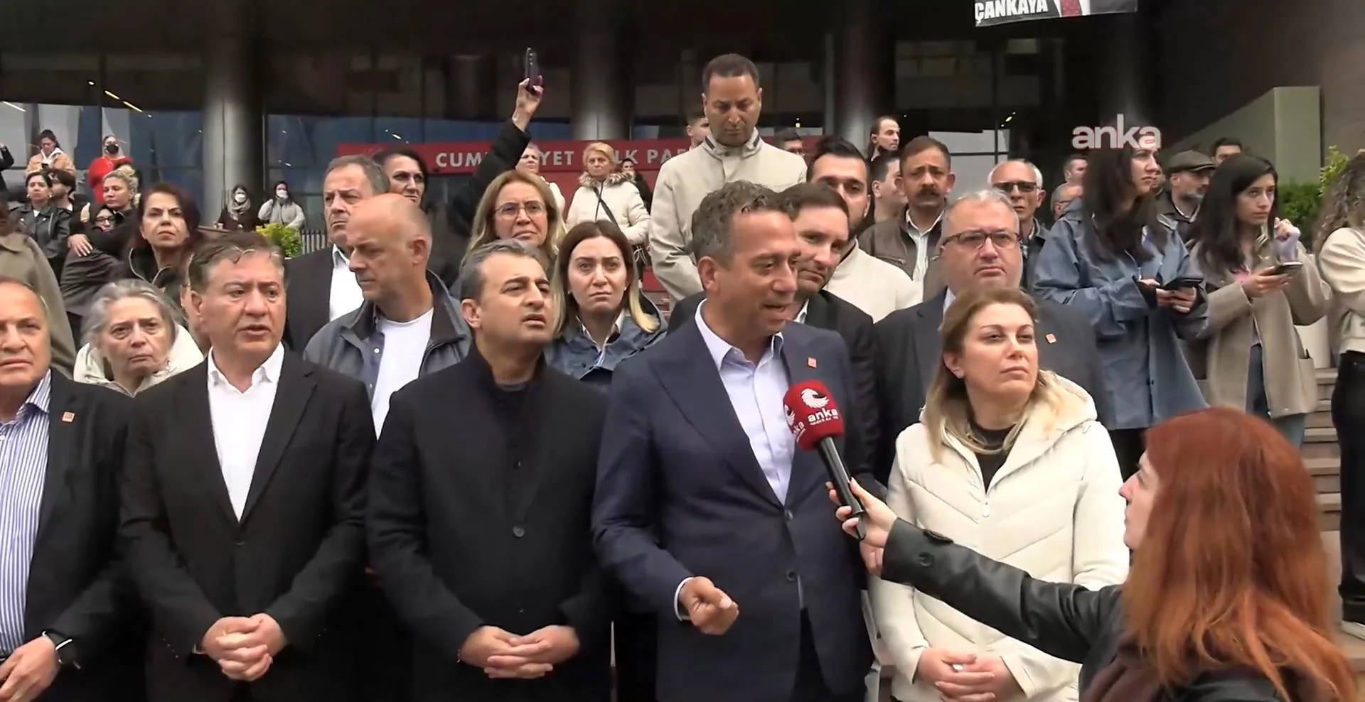 CHP Genel Merkezi’nde Arbede: ‘Mafya Parti Basıyor!’